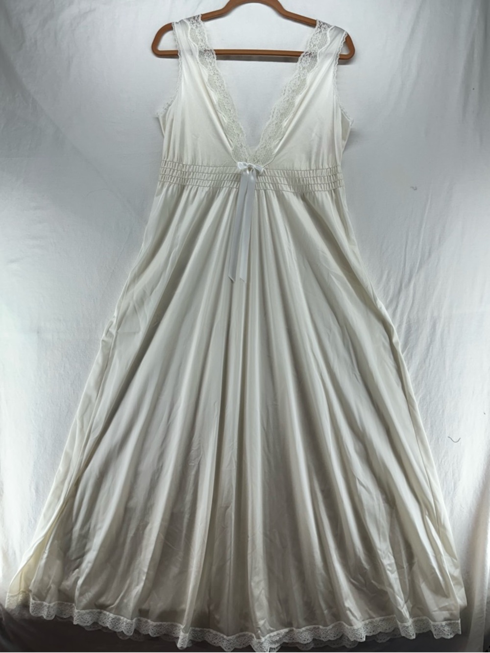 Vintage Miss Elaine Cream Nightgown Full Length Size S Lace Trim Wedding Classic - Picture 2 of 11